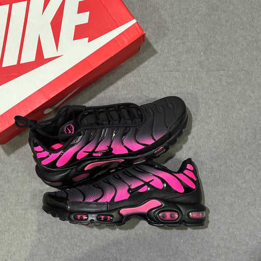 Nike Air Max Plus Black "Hyper Pink"
